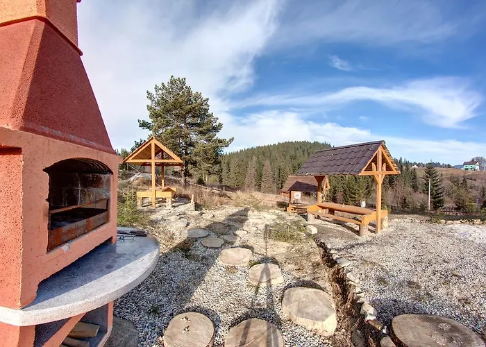Skilandhouse Otel Yablunytsia